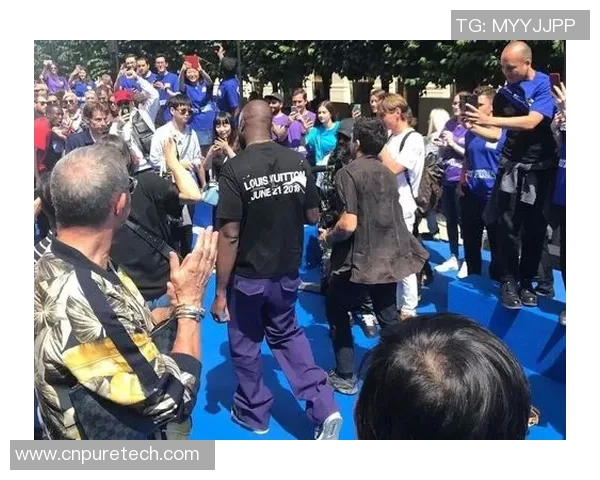 大迪奥足球传奇生涯回顾与精彩瞬间解析 大迪奥足球传奇生涯回顾与精彩瞬间解析