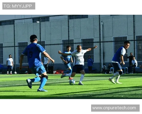 豪门足球球星聚焦荣耀与挑战探寻绿茵场内外传奇故事 豪门足球球星聚焦荣耀与挑战探寻绿茵场内外传奇故事