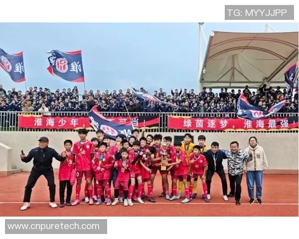 兄弟齐心逐梦绿茵场双星闪耀燃动世界足球激情