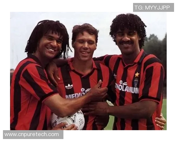 荷兰足球三剑客传奇人物挂画展现足球辉煌岁月 荷兰足球三剑客传奇人物挂画展现足球辉煌岁月